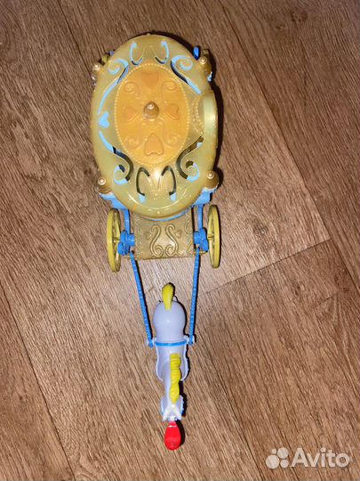 Музыкальная карета с лошадью