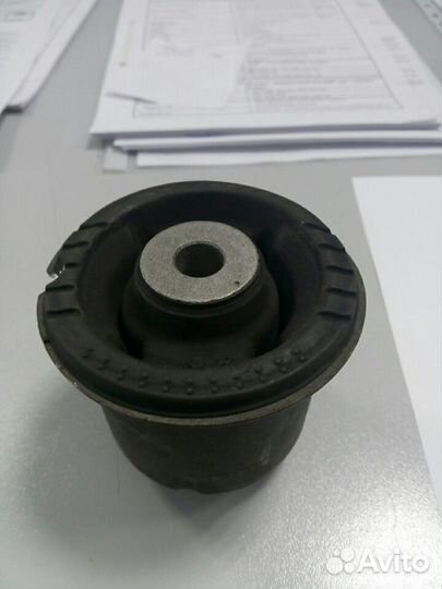 Сайлентблок задней балки 551600U000