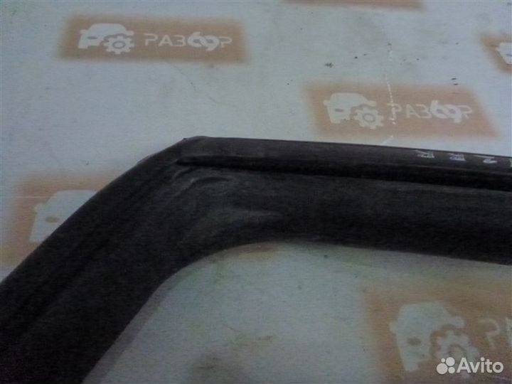 Уплотнительная резинка стекла Nissan Almera