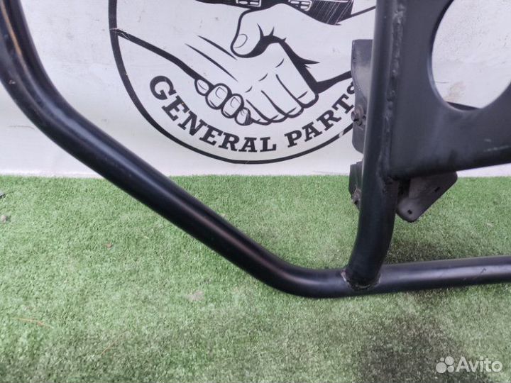 Крепление запасного колеса Toyota Land Cruiser