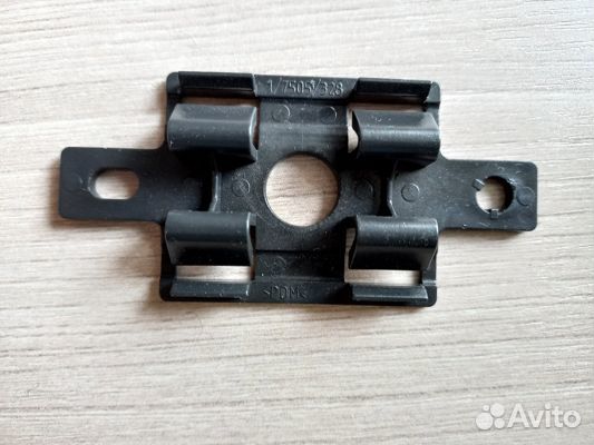 Зажим крепления порога Нива Шевроле Тревел