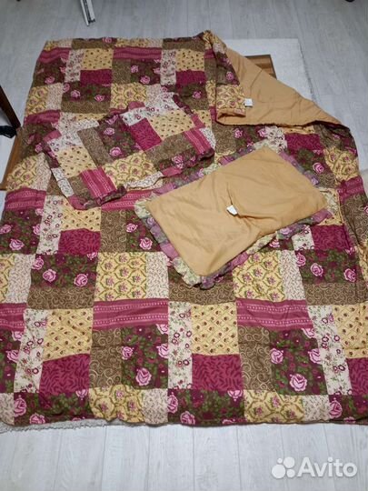 Покрывало с наволочками новое, пледы