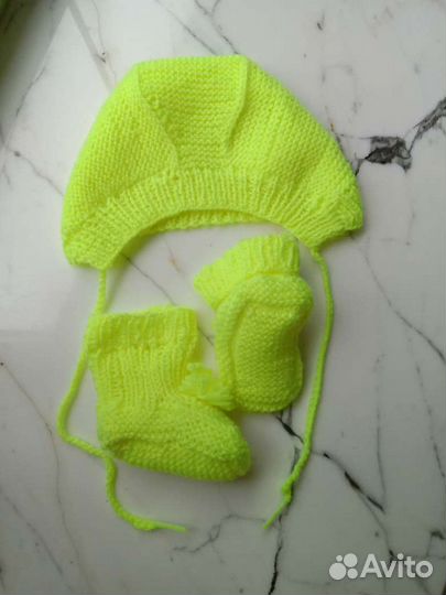 Чепчик и пинетки ручная работа для новорожденного