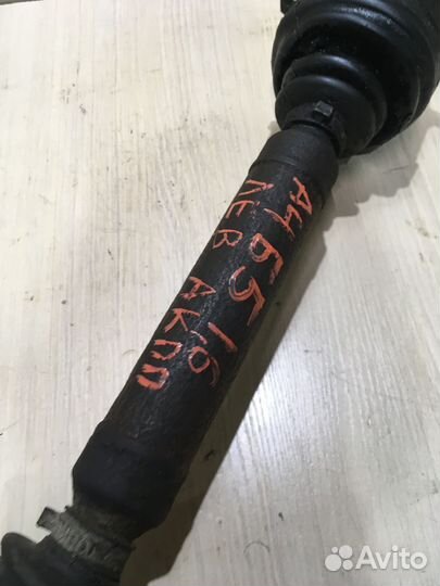 Полуось передняя левая Ауди А4 Б5 1.6 АКПП