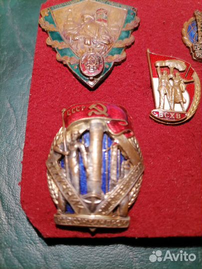 Знаки и значки советских времен