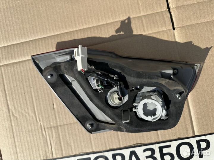 Фонарь задний правый внутренний Camry V50