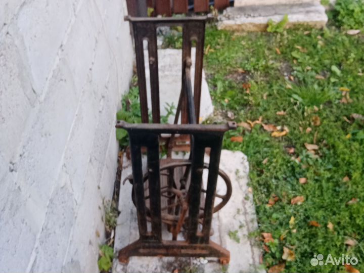 Старинная станина от швейной машинки