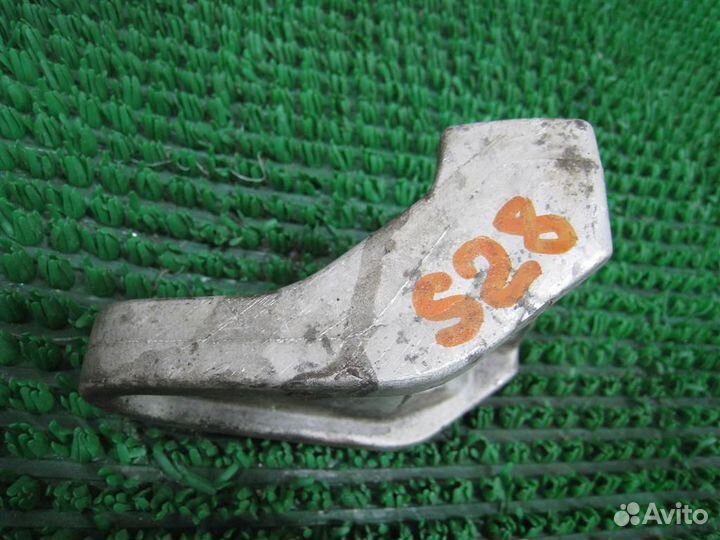 Кронштейн опоры двигателя правый Hyundai Tucson