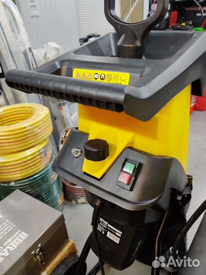 Садовый измельчитель 2500 Вт