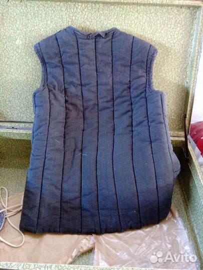 Безрукавка, скатерть, салфетки, платок и вещи СССР