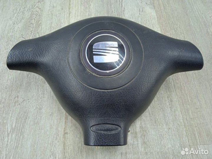 Подушка безопасности в рулевое колесо Seat Leon 2