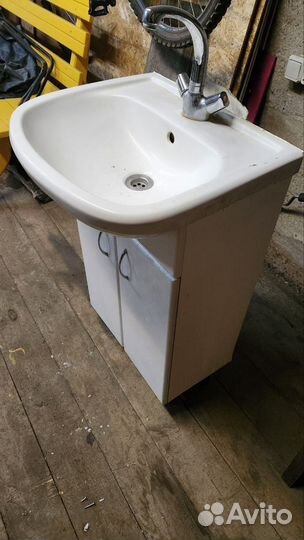 Раковина с тумбой и зеркалом бу