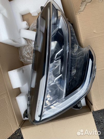 Фара правая Рено Аркана 260105307R