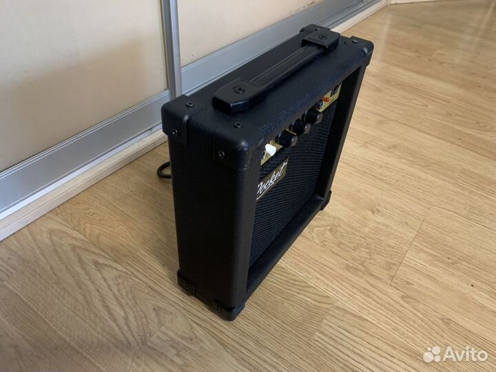 Комбик для электрогитары 10 Ватт + шнур