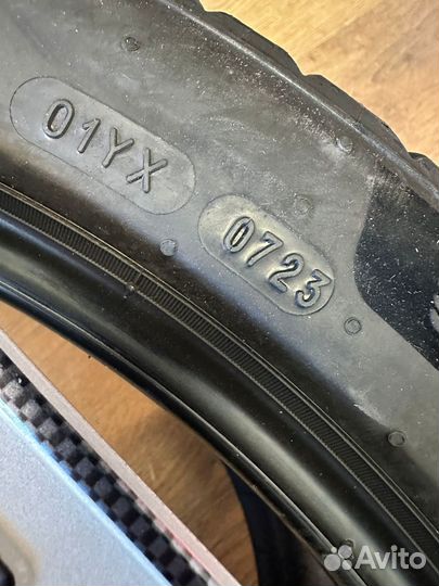 Bridgestone Blizzak LM005 RFT 245/45 R21 110V