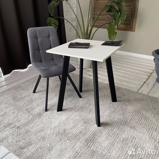 Письменный стол Ник 60*60 см. Черные ножки