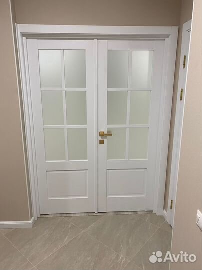Двери межкомнатные белые классика