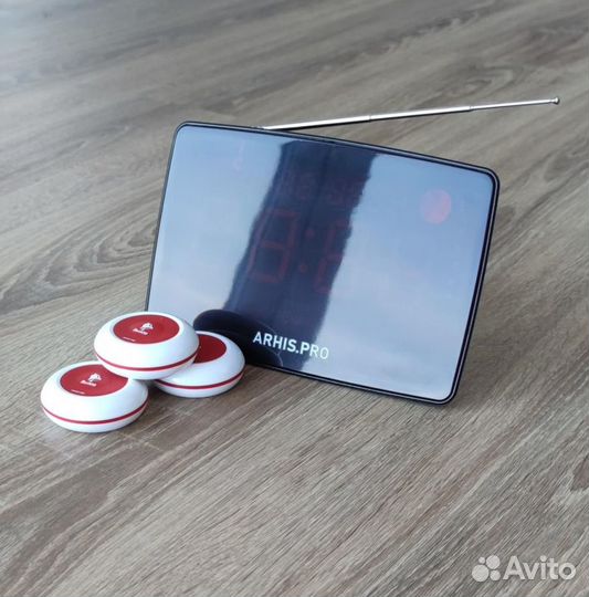 Кнпока вызова официанта и табло отображения вызова