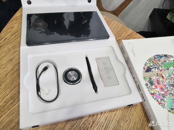 Планшет Wacom intuos pro M