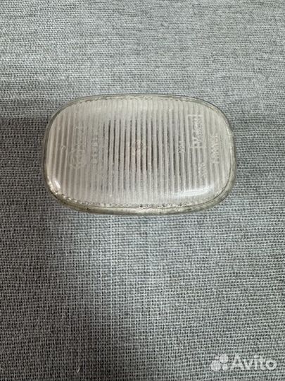 Повторитель на крыло белый Toyota 8173020220