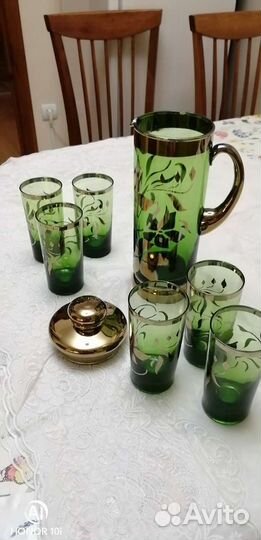 Кувшин со стаканами