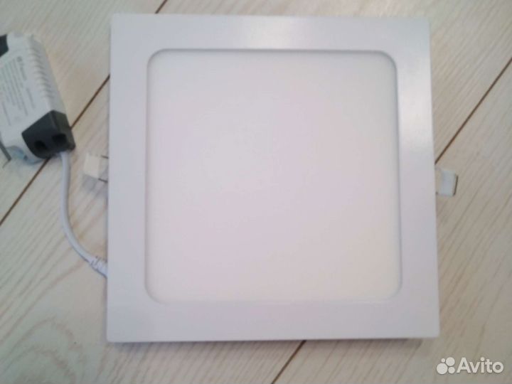 Светильник потолочный встраиваемый