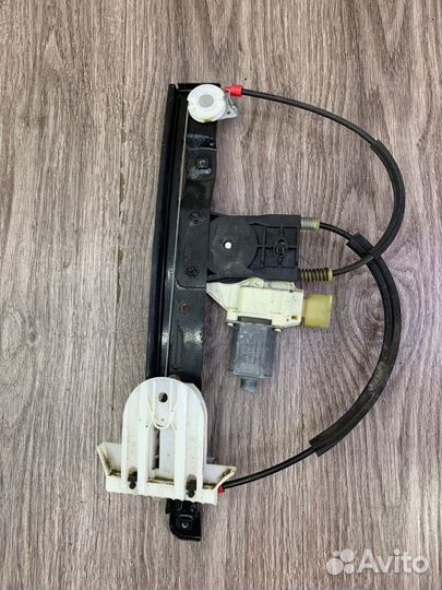 Стеклоподъемник задний правый Ford Mondeo хетчбэк
