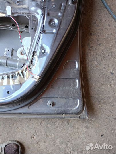 Передняя правая дверь Toyota Corolla X 150
