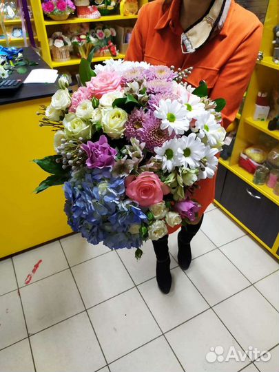 Авторские букеты из живых цветов с доставкой