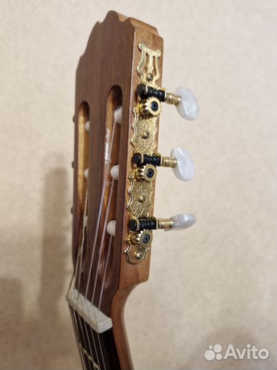 Классическая гитара шестиструнная бу