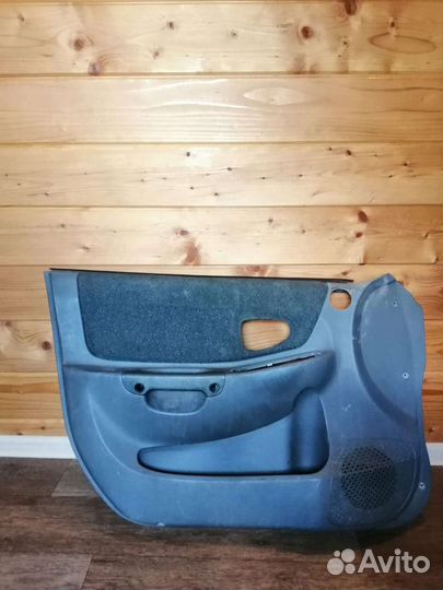 Обшивки на передние двери на Hyundai accent