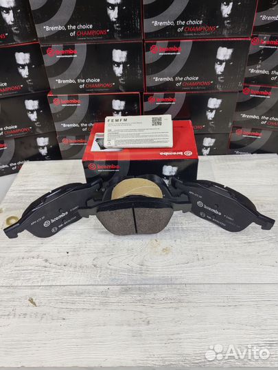 Передние тормозные колодки Brembo P24061