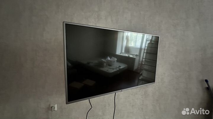 Телевизор бу + кронштейн