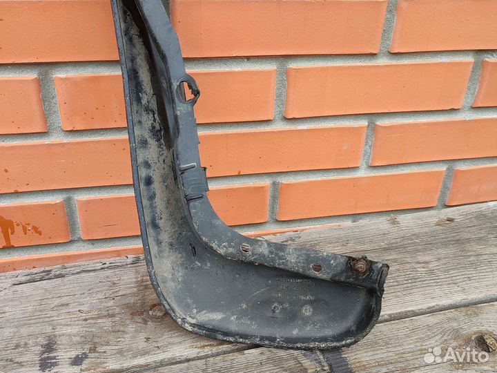 Брызговик Rover 75 передний правый