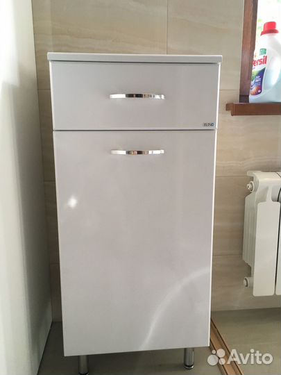 Тумба с корзиной для белья