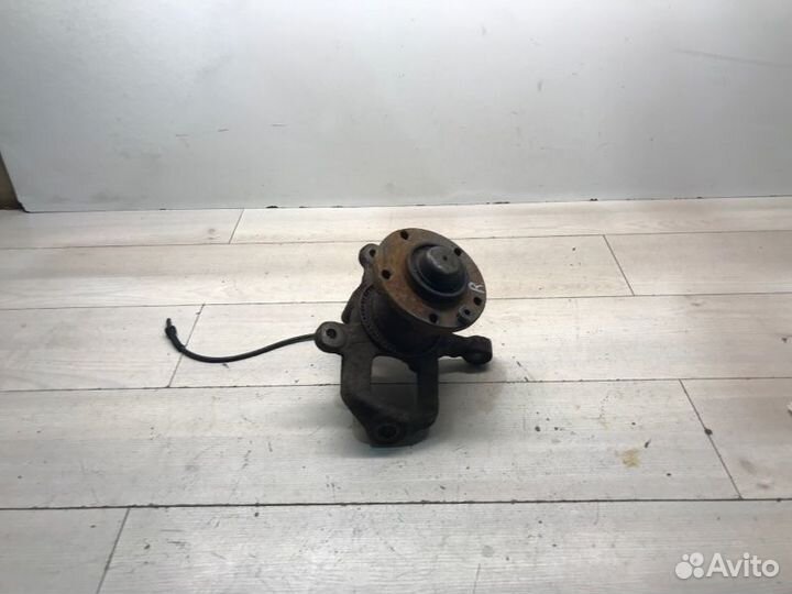 Поворотный кулак передний правый Mercedes Sprinter