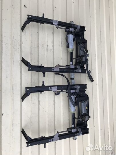 Салазки заднего сиденья Mercedes-Benz W221 S-klass