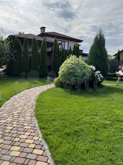 Коттедж 355 м² на участке 10 сот.