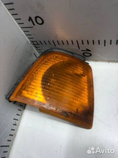 Указатель поворота желтый правый Audi 80