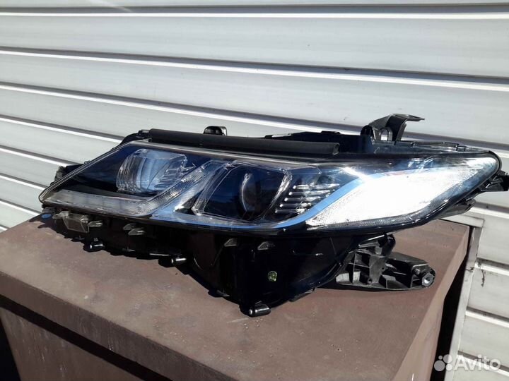 Левая фара Тойота Камри 70 LED оригинал