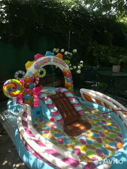 Надувной игровой центр с бассейном