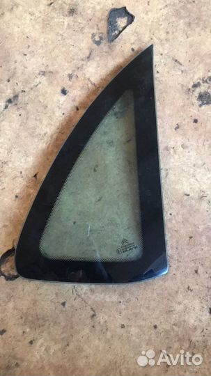 Стекло кузовное глухое правое Citroen C3 2002-2009