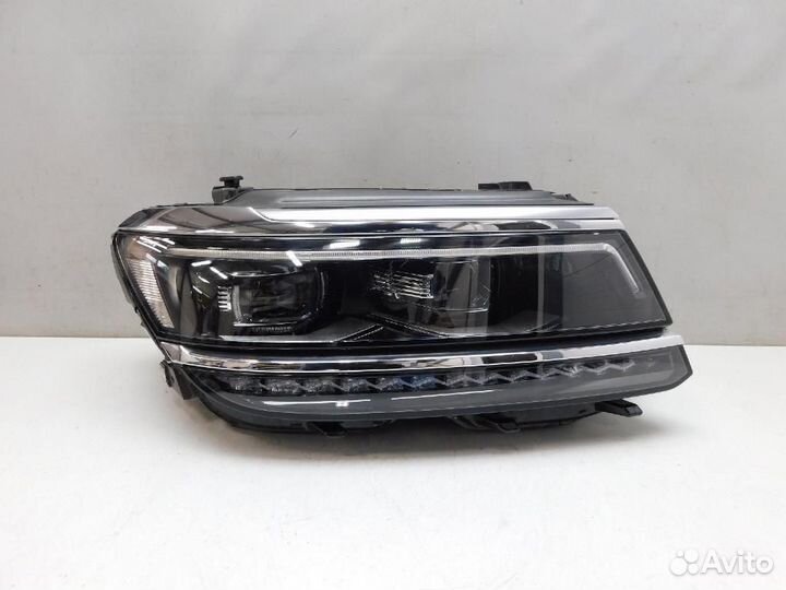 Фара правая Volkswagen Tiguan