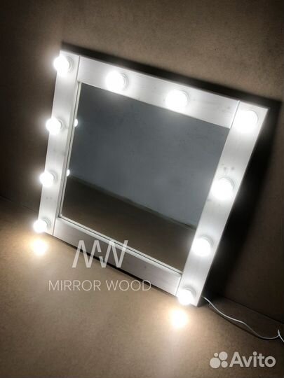 Зеркало с подсветкой настольное