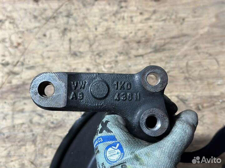 Поворотный кулак задний правый VAG