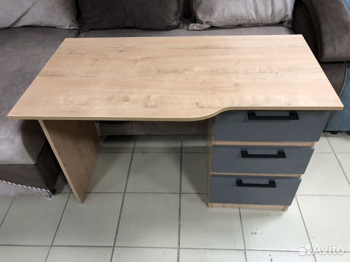 Стол письменный «Мила»