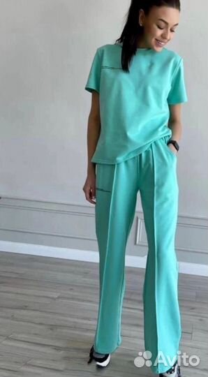 Костюм женский новый 48-50