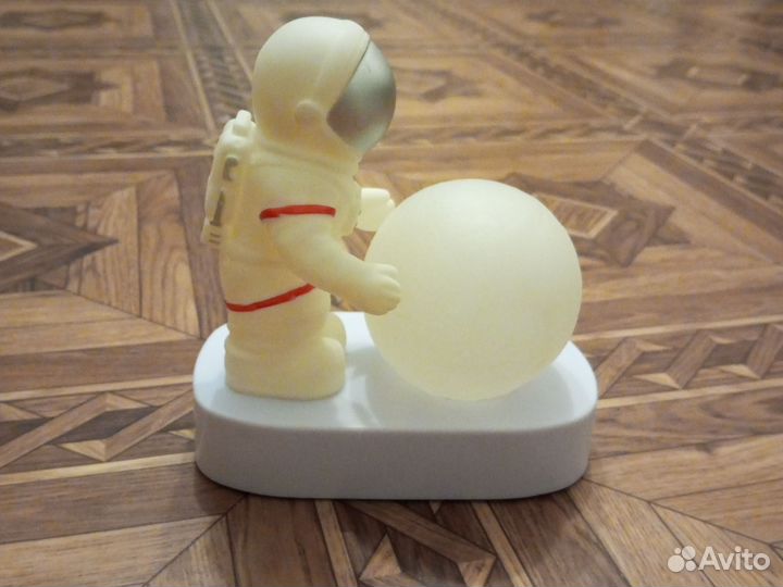 Ночник космонавт