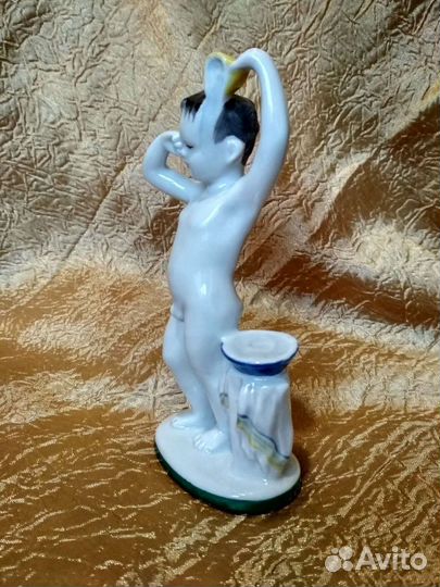 Утро - мальчик с кружкой 