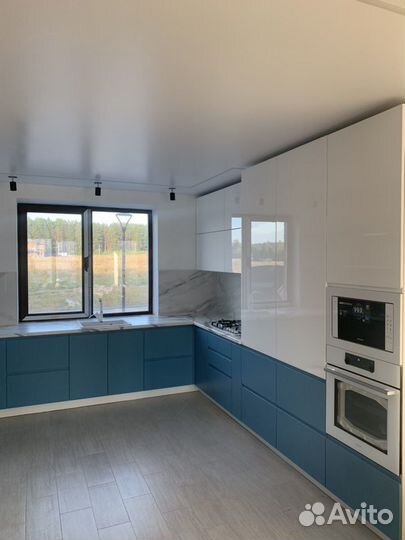 Кухни и шкафы